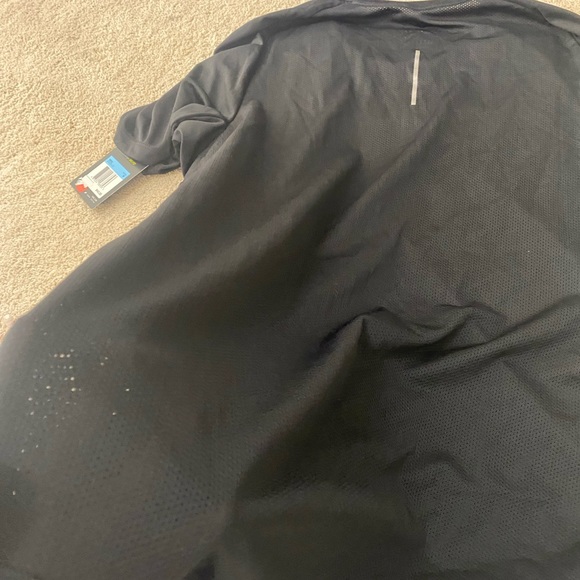 Men’s Nike dryfit shirt - Picture 4 of 4